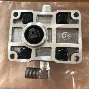 Pompe hydraulique fendeuse Hecht 6414 2