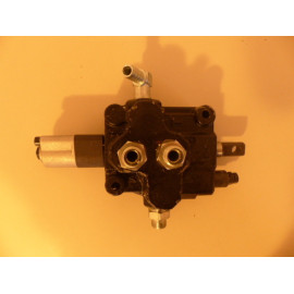 Distributeur fendeuse verticale 12T Hecht 6120