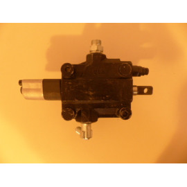 Distributeur fendeuse verticale 12T Hecht 6120