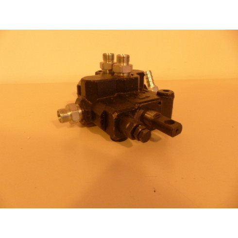 Distributeur fendeuse verticale 12T Hecht 6120