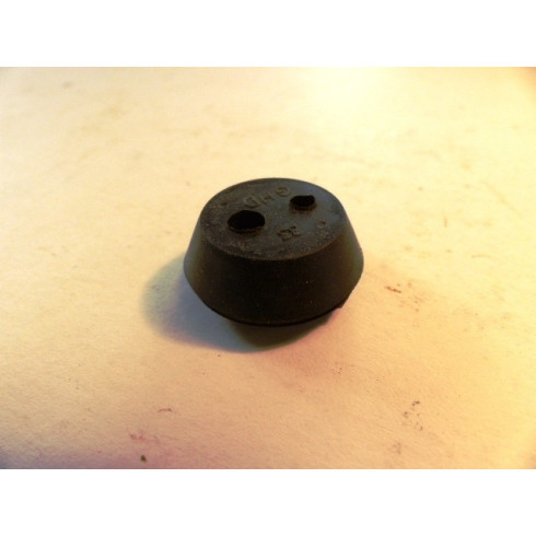 Passe tube réservoir essence débroussailleuse Hecht 146