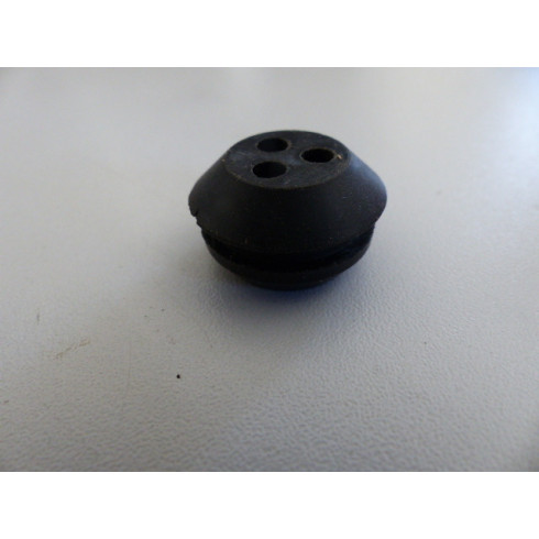 Passe tube réservoir essence débroussailleuse Hecht 151