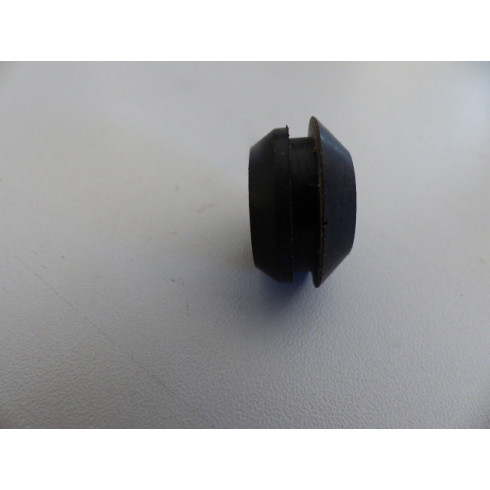 Passe tube réservoir essence débroussailleuse Hecht 151