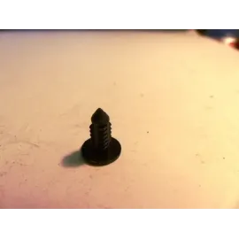 Agrafe capot tronçonneuse Hecht